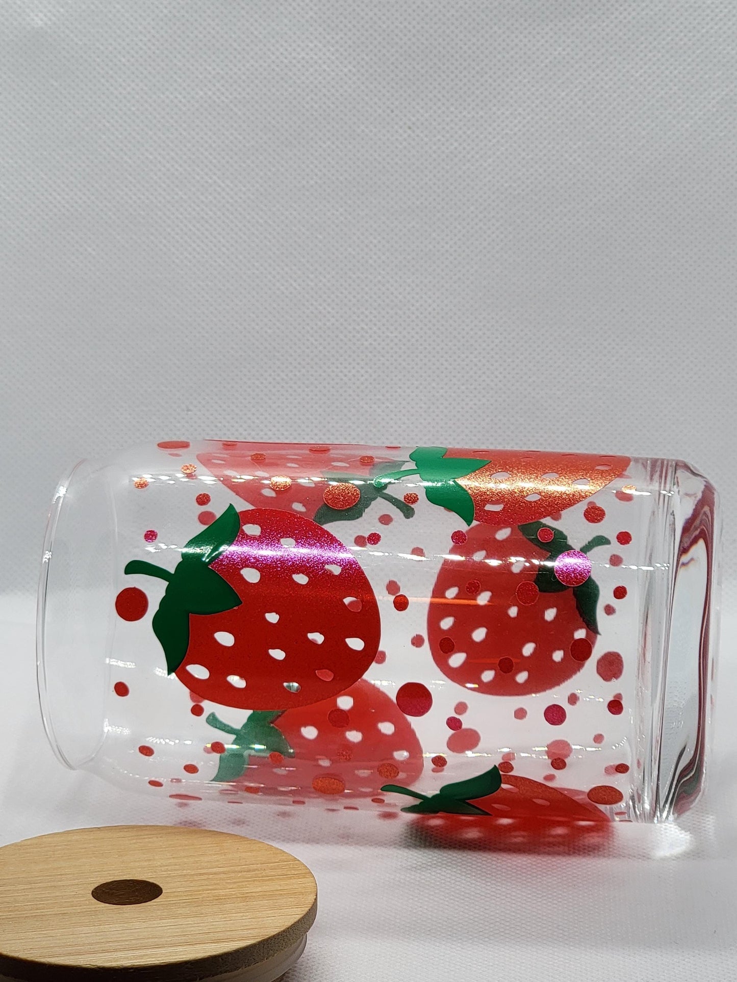 Strawberry 16 0z glass can