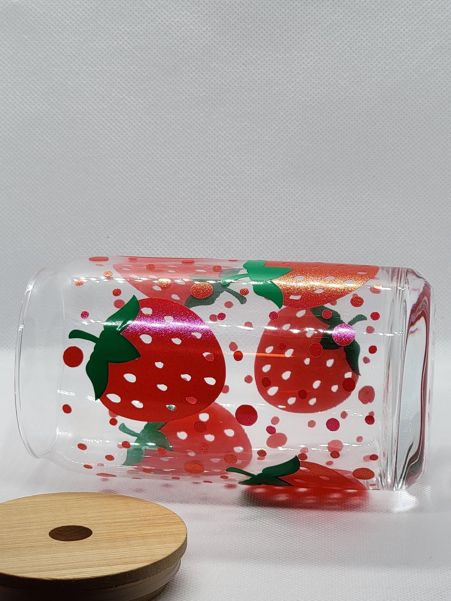 Strawberry 16 0z glass can